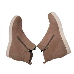 Blondo Beige Suede Ankle Booties Zippers Sz.11